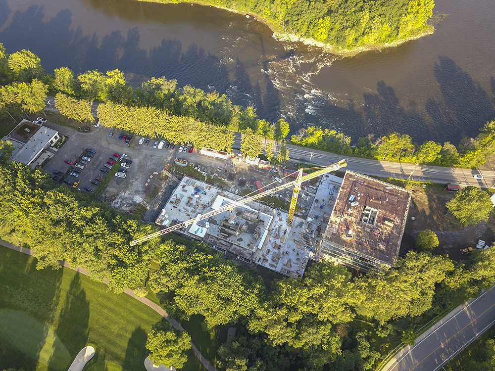 Construction site Luxury Condos in Laval LavalsurleLac